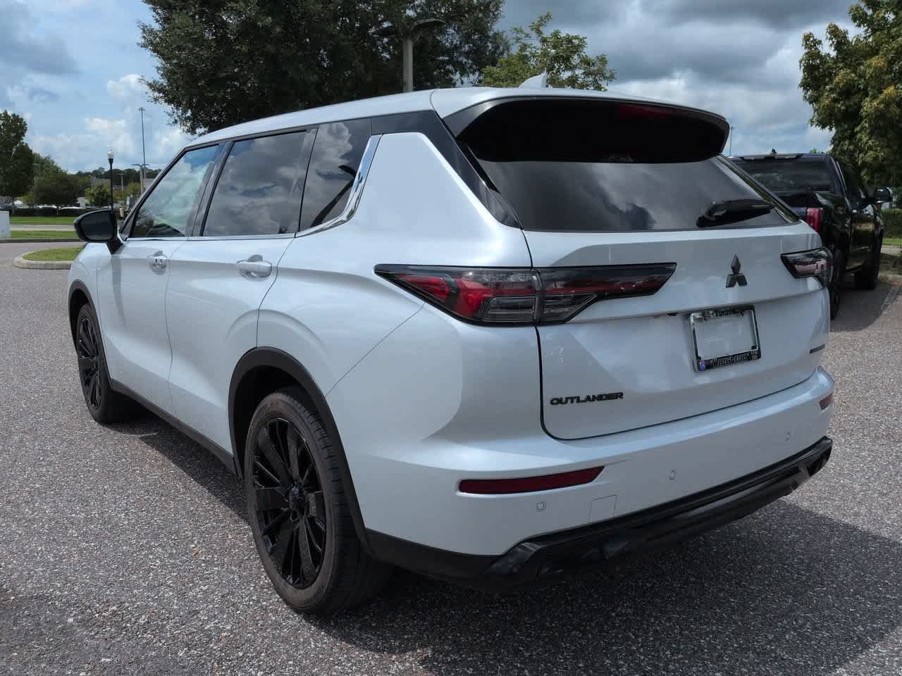 Used 2026 Mitsubishi Outlander SE FWD image 4