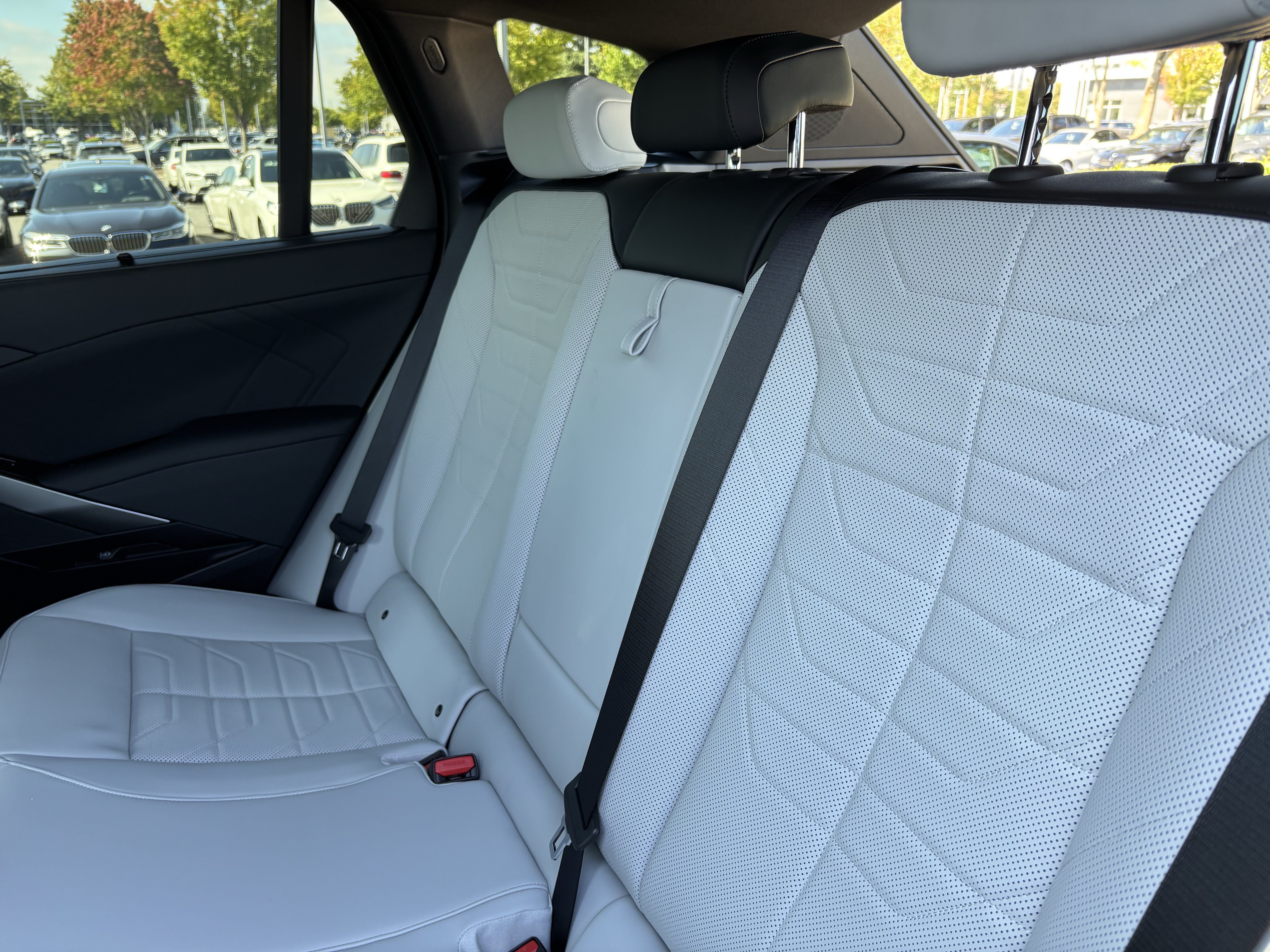 New 2027 BMW X5 xDrive50e w/ M Sport Professional Package AWD/4WD image 33