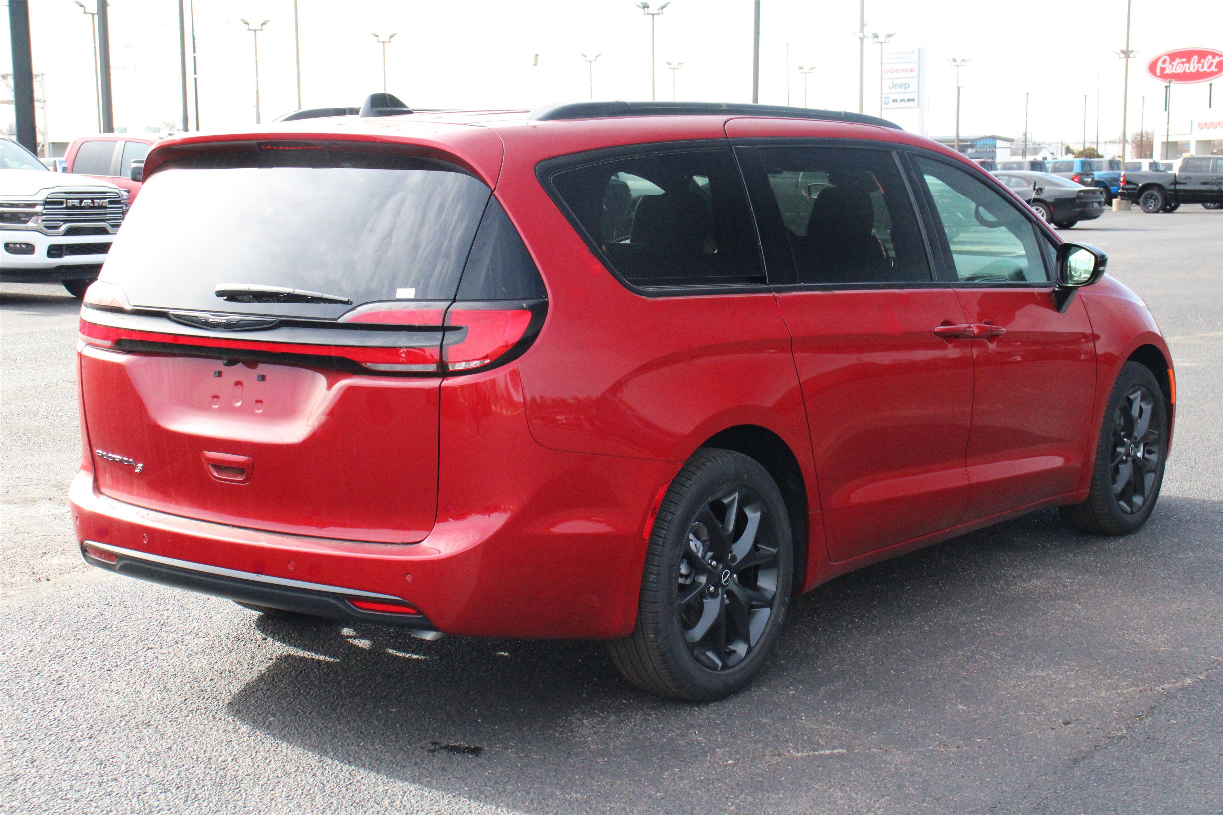 New 2026 Chrysler Pacifica Select image 32