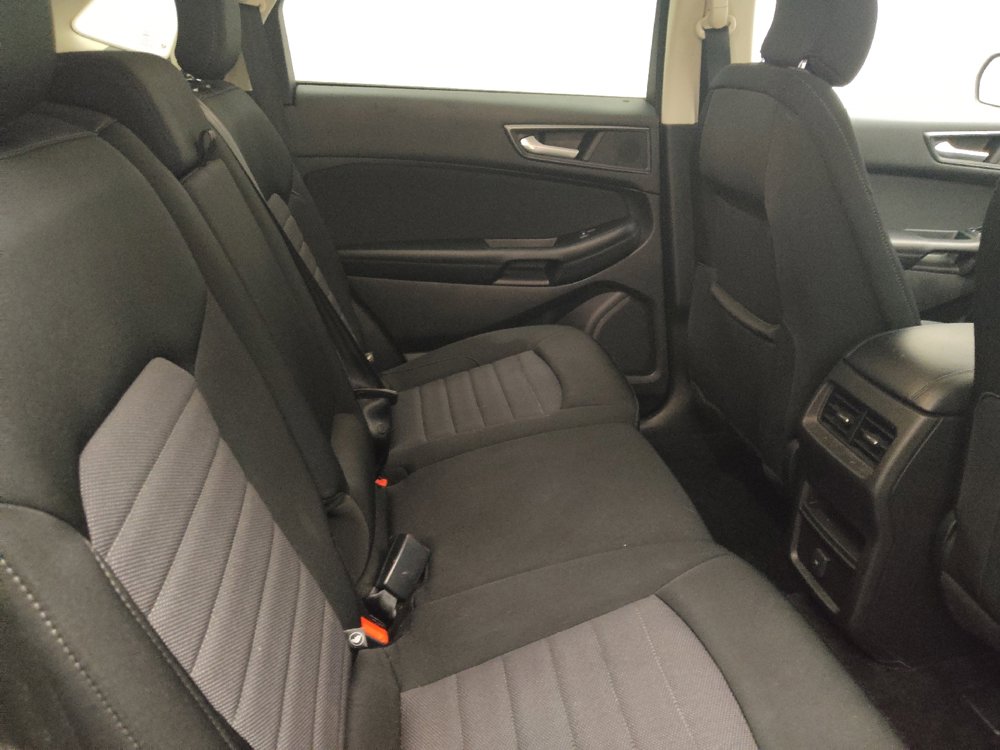 Used 2018 Ford Edge SE image 19