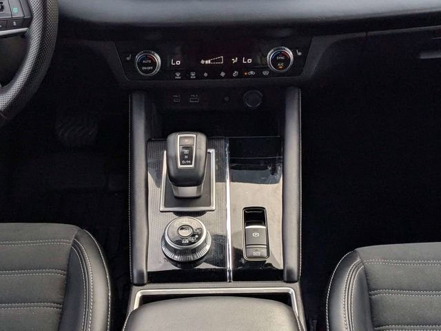 Used 2024 Mitsubishi Outlander SE image 19