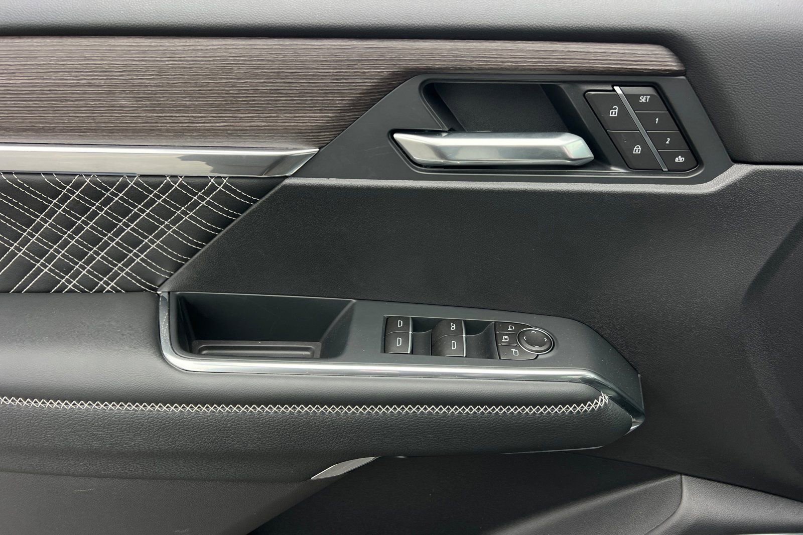 New 2026 GMC Acadia Denali w/ Super Cruise Package FWD image 9
