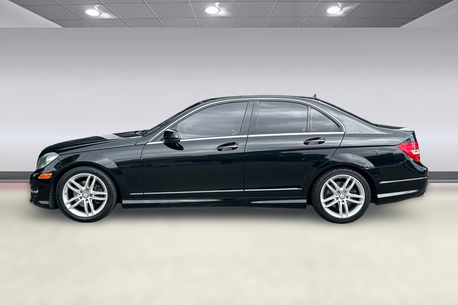Used 2013 Mercedes-Benz C 250 Sedan image 2