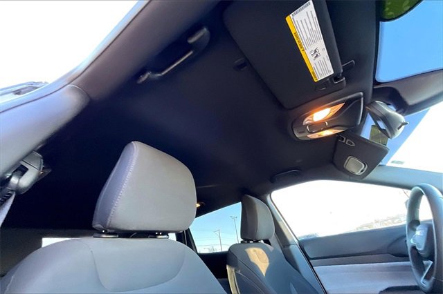 Certified 2025 Jeep Compass Sport image 17