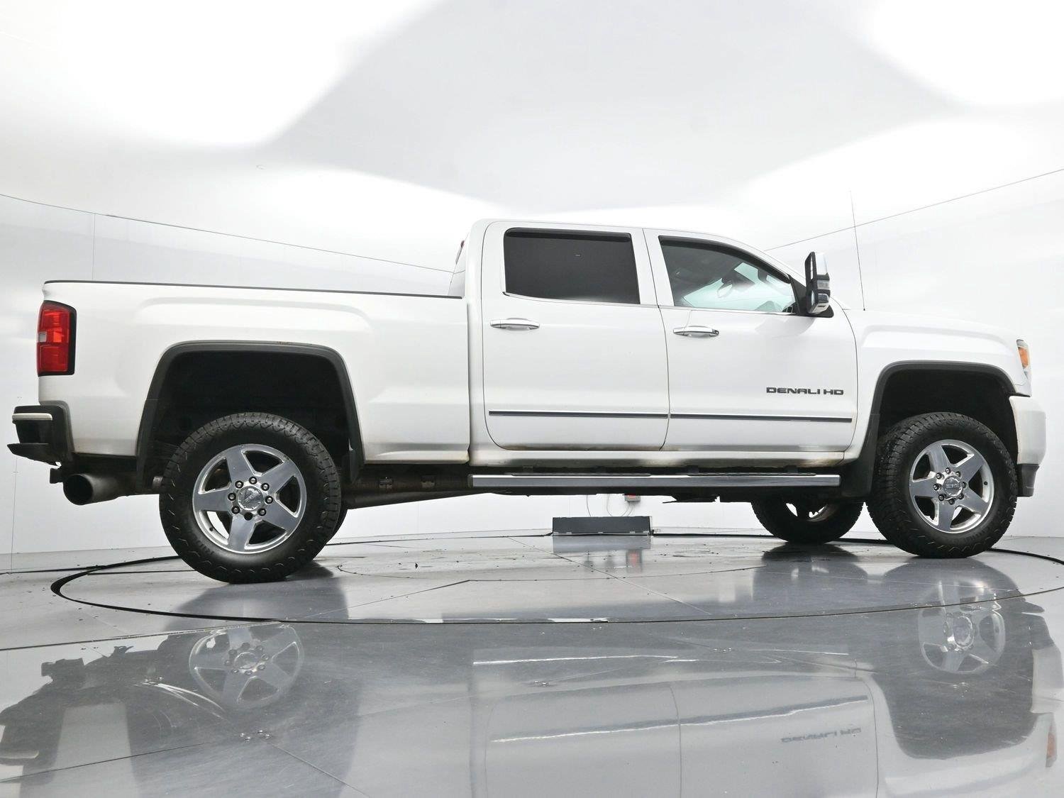 Used 2015 GMC Sierra 2500 Denali w/ Duramax Plus Package AWD/4WD image 50