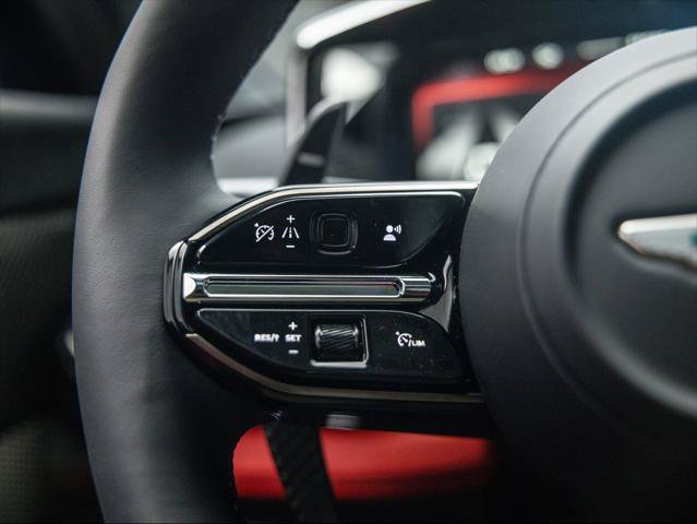 Used 2025 Aston Martin Vanquish RWD image 16