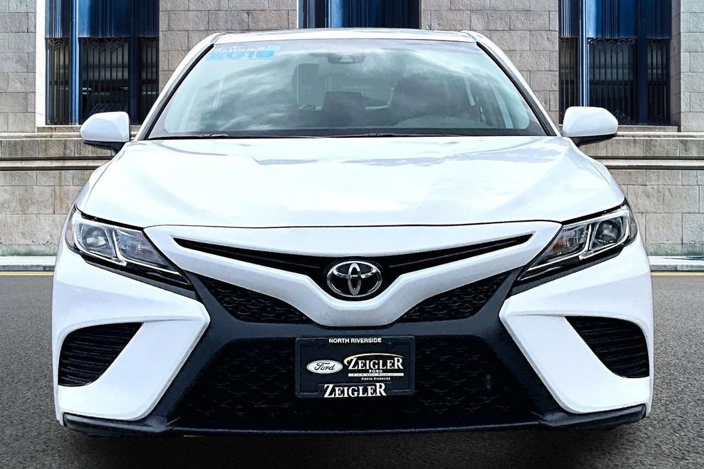 Used 2019 Toyota Camry SE FWD image 3
