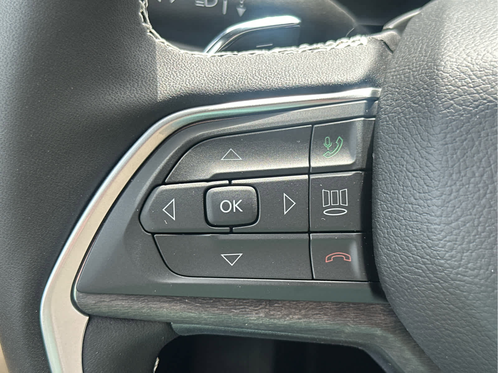 New 2025 Jeep Grand Cherokee Limited w/ Luxury Tech Group II image 36