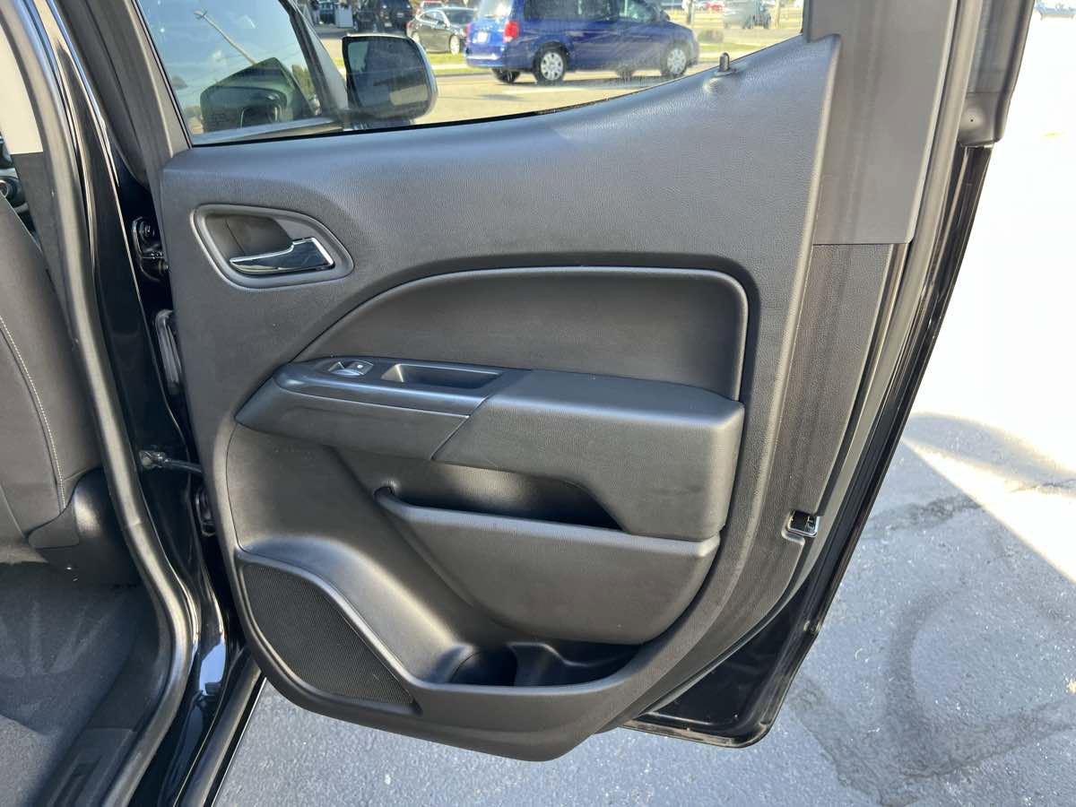 Used 2021 Chevrolet Colorado LT w/ Safety Package image 16