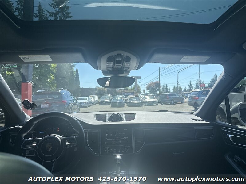 Used 2017 Porsche Macan AWD/4WD image 22