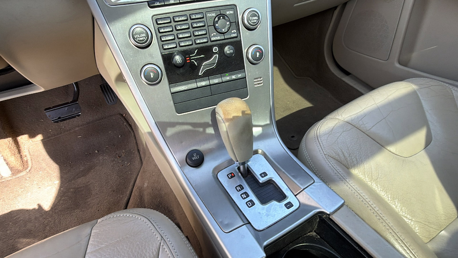 Used 2011 Volvo XC60 3.2 R-Design image 26