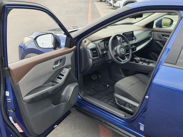 Used 2023 Nissan Rogue SV image 39