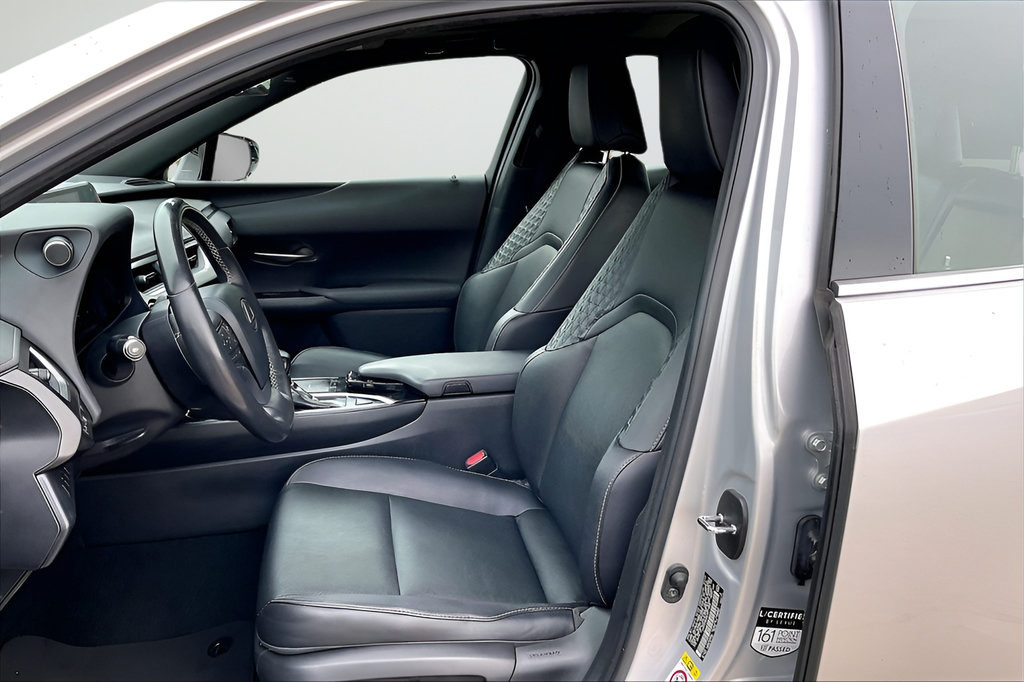 Used 2019 Lexus UX 200 w/ Premium Package FWD image 17