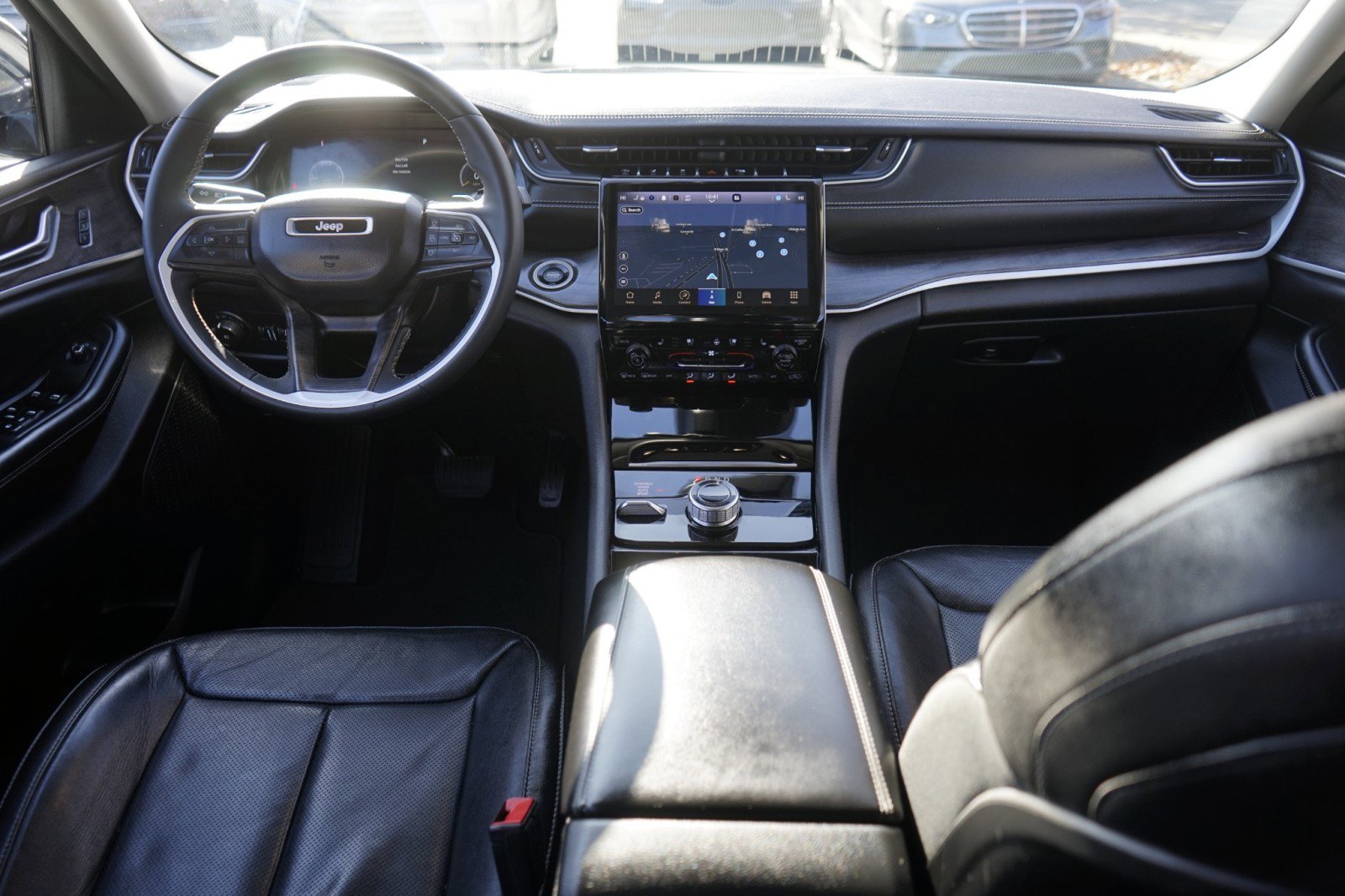 Used 2023 Jeep Grand Cherokee L Limited w/ Luxury Tech Group II image 15