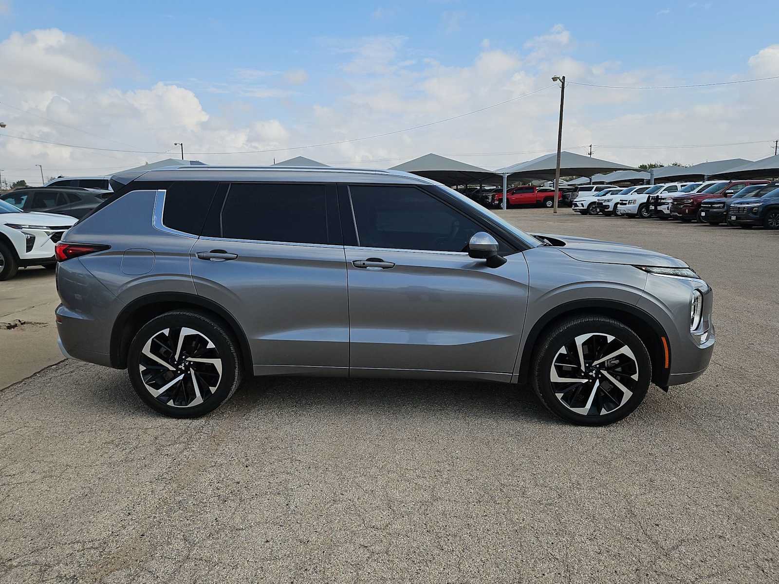 Used 2024 Mitsubishi Outlander SEL FWD image 9