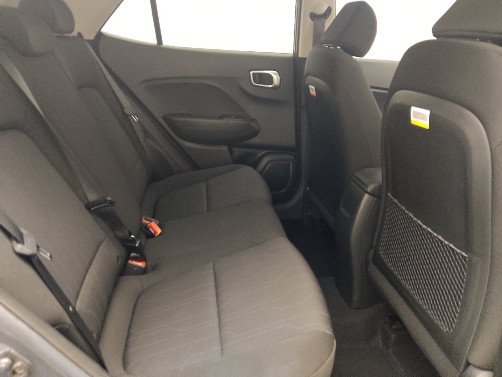 Used 2023 Hyundai Venue SE FWD image 19
