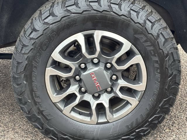 Used 2023 GMC Sierra 2500 AT4 w/ AT4 Preferred Package AWD/4WD image 9