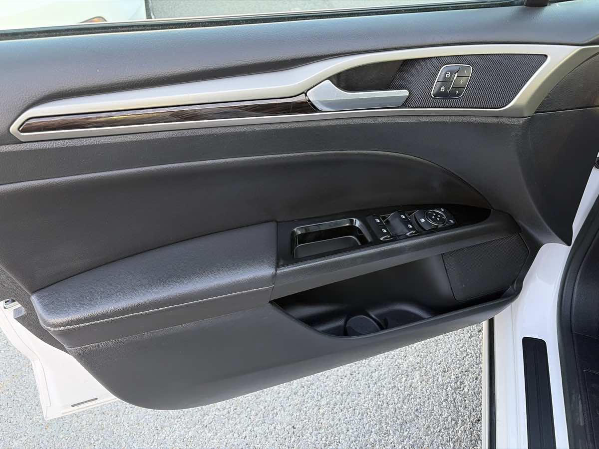 Used 2015 Ford Fusion SE w/ Equipment Group 502A FWD image 7