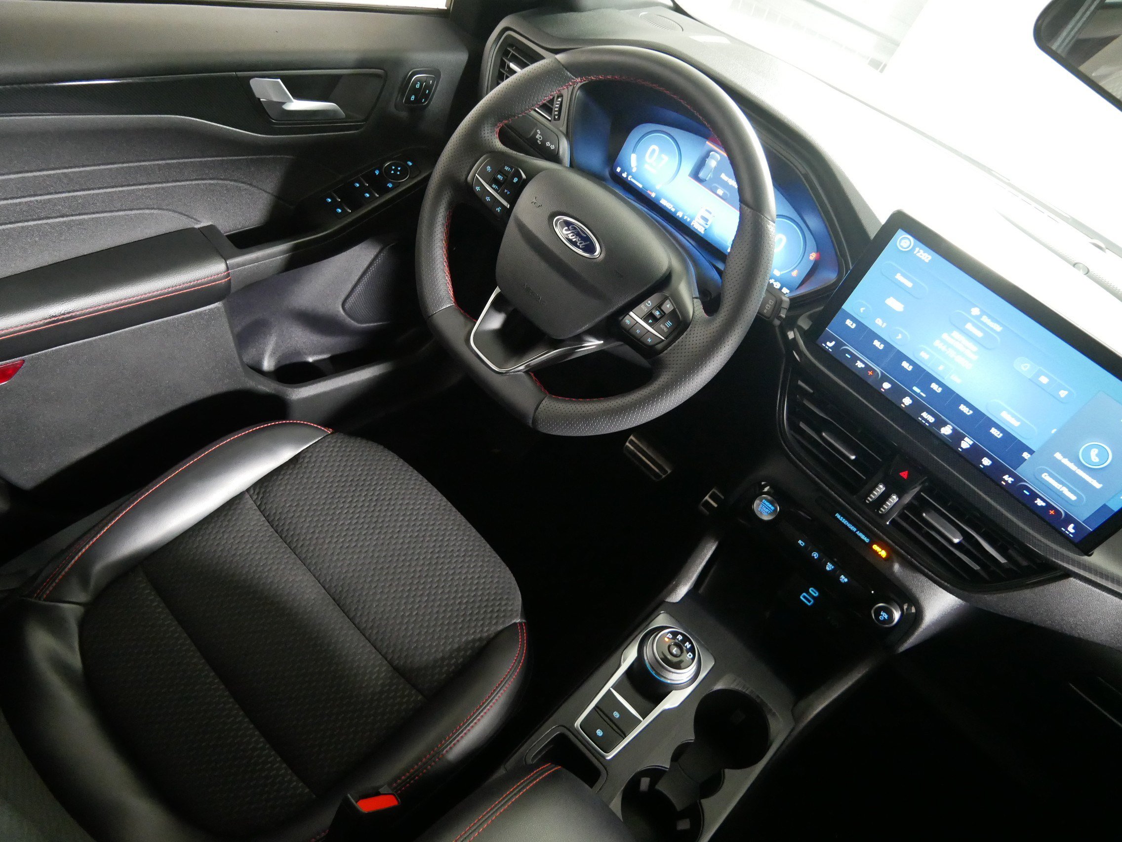 Used 2023 Ford Escape ST-Line Select w/ Tech Pack #2 AWD/4WD image 9