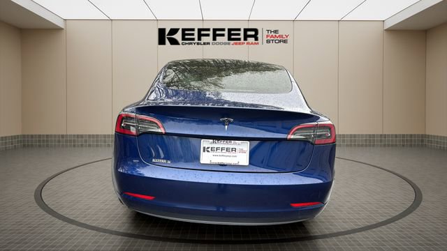 Used 2023 Tesla Model 3 Standard Range image 4