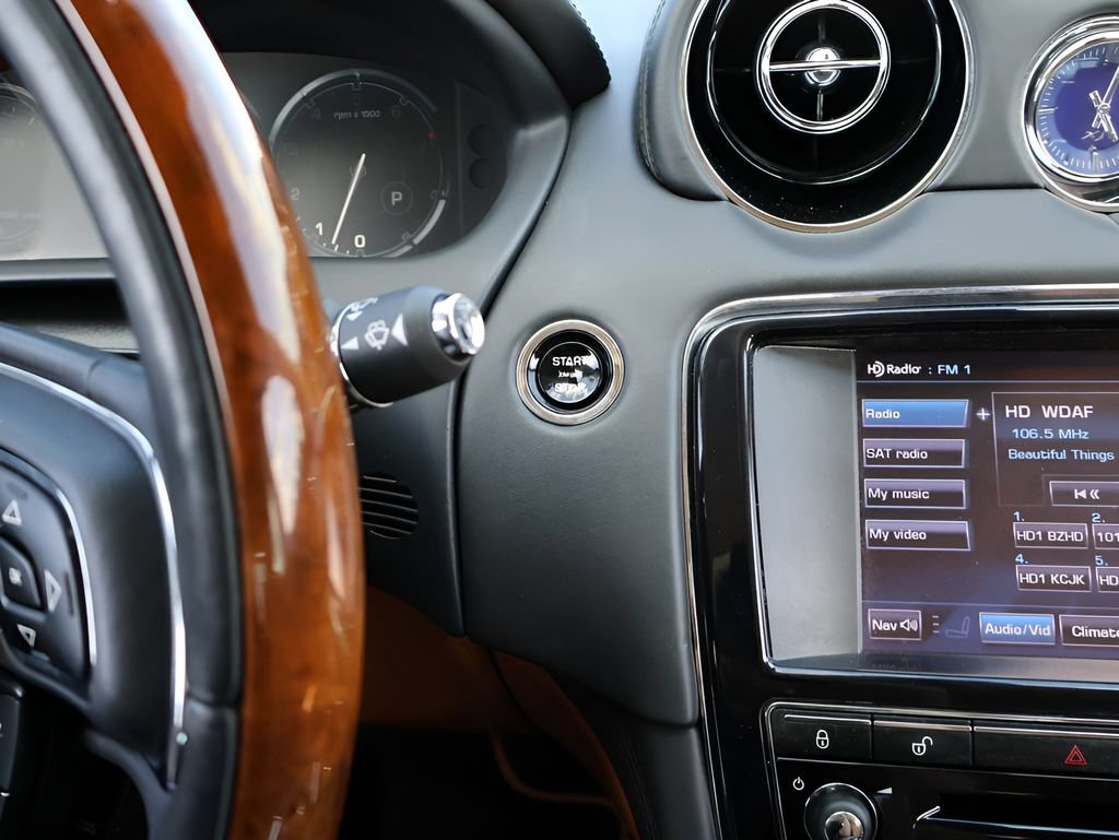 Used 2011 Jaguar XJ L RWD image 27