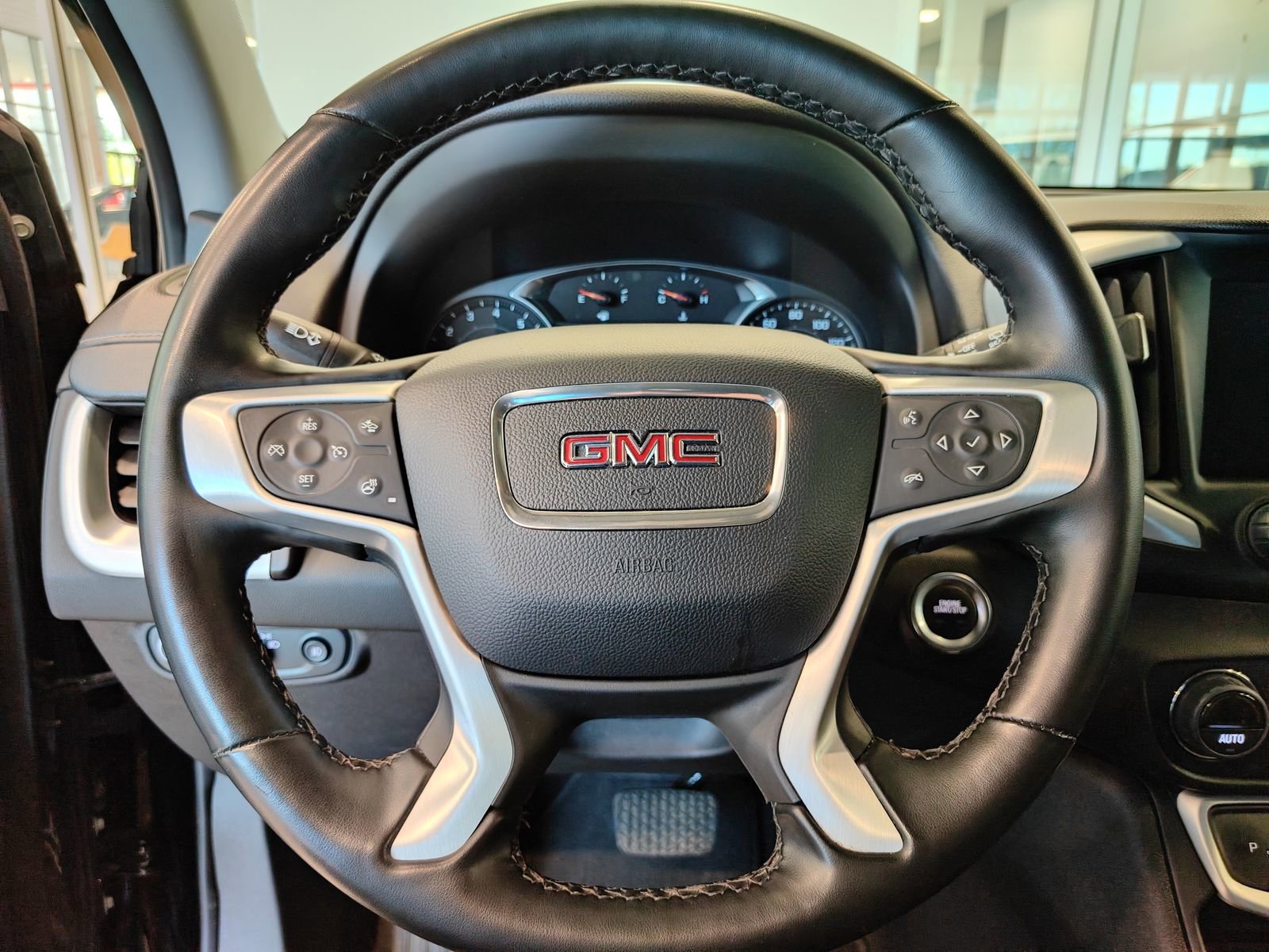 Used 2023 GMC Terrain SLT image 21