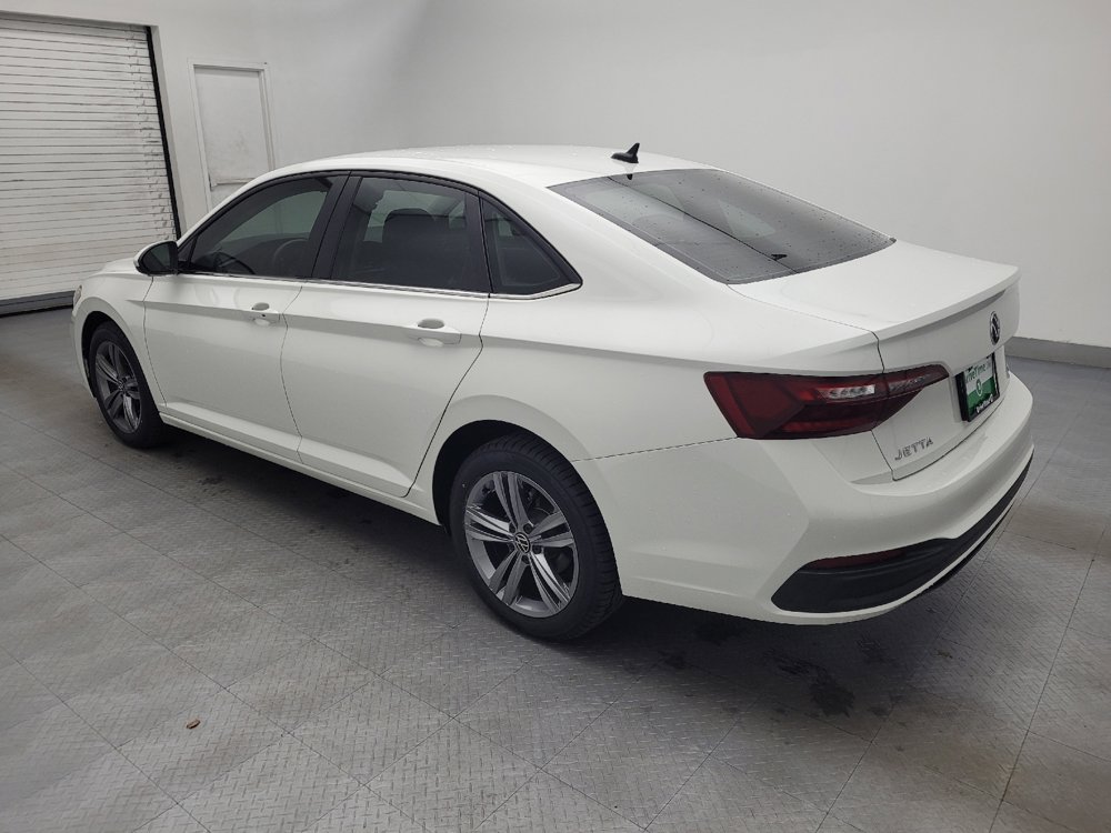 Used 2024 Volkswagen Jetta SE image 3
