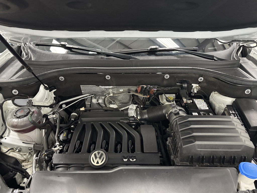 Used 2021 Volkswagen Atlas Cross Sport SE w/ Panoramic Sunroof Package FWD image 36
