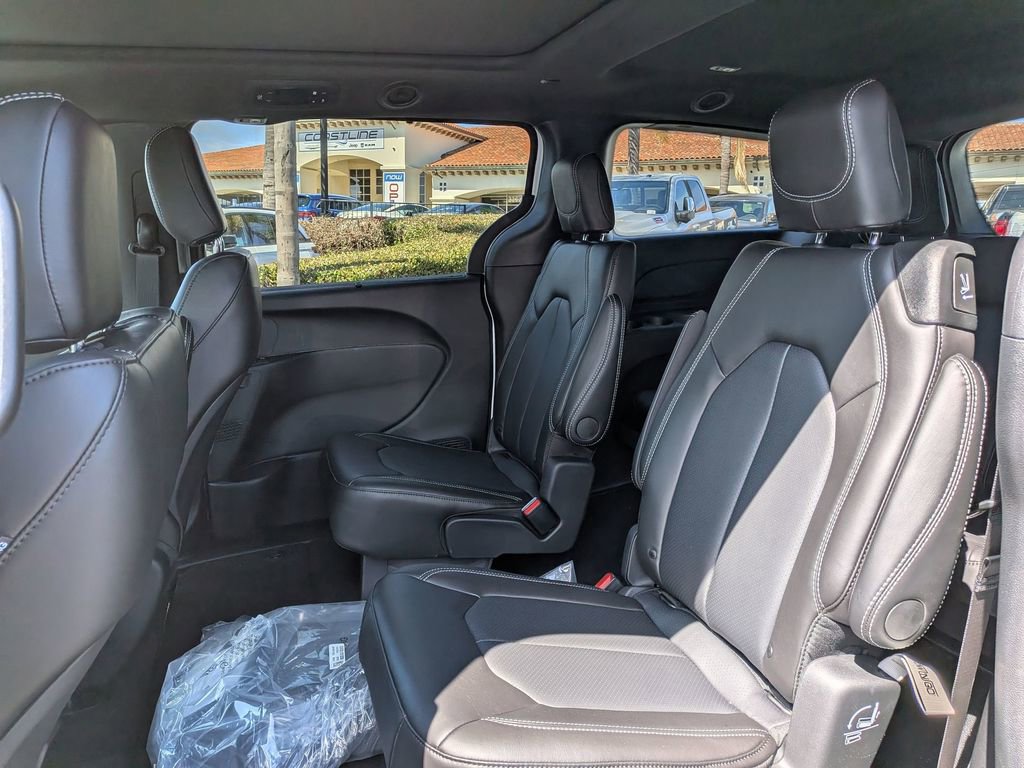 New 2026 Chrysler Pacifica Select image 21