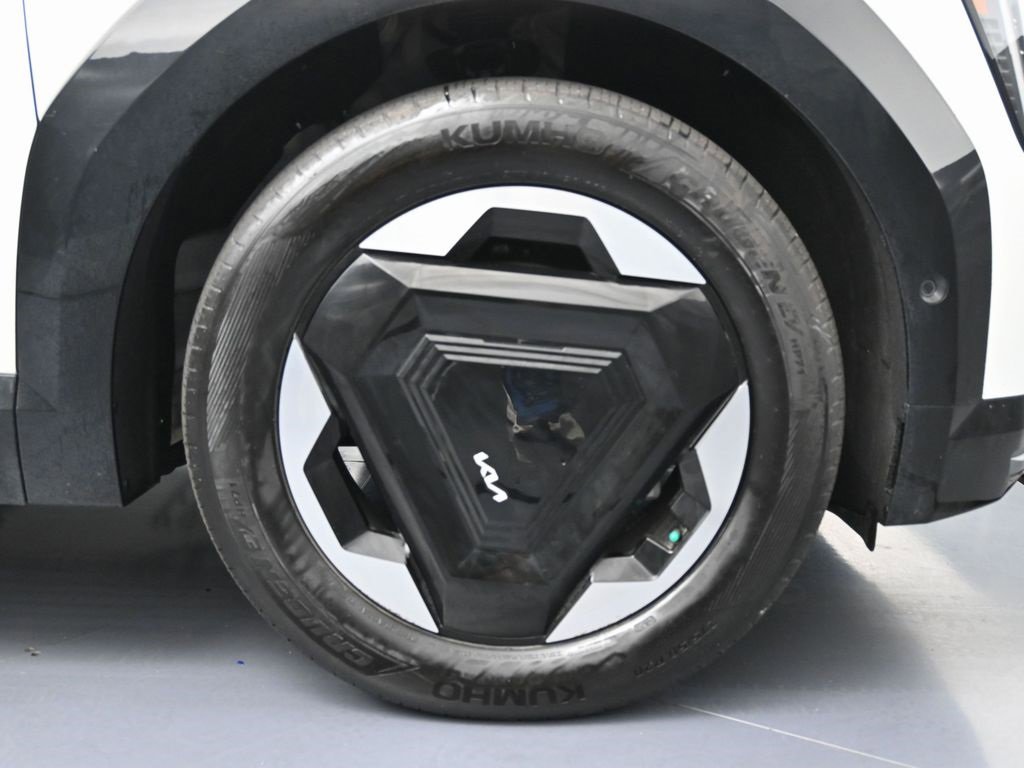 Used 2024 Kia EV9 Land image 13