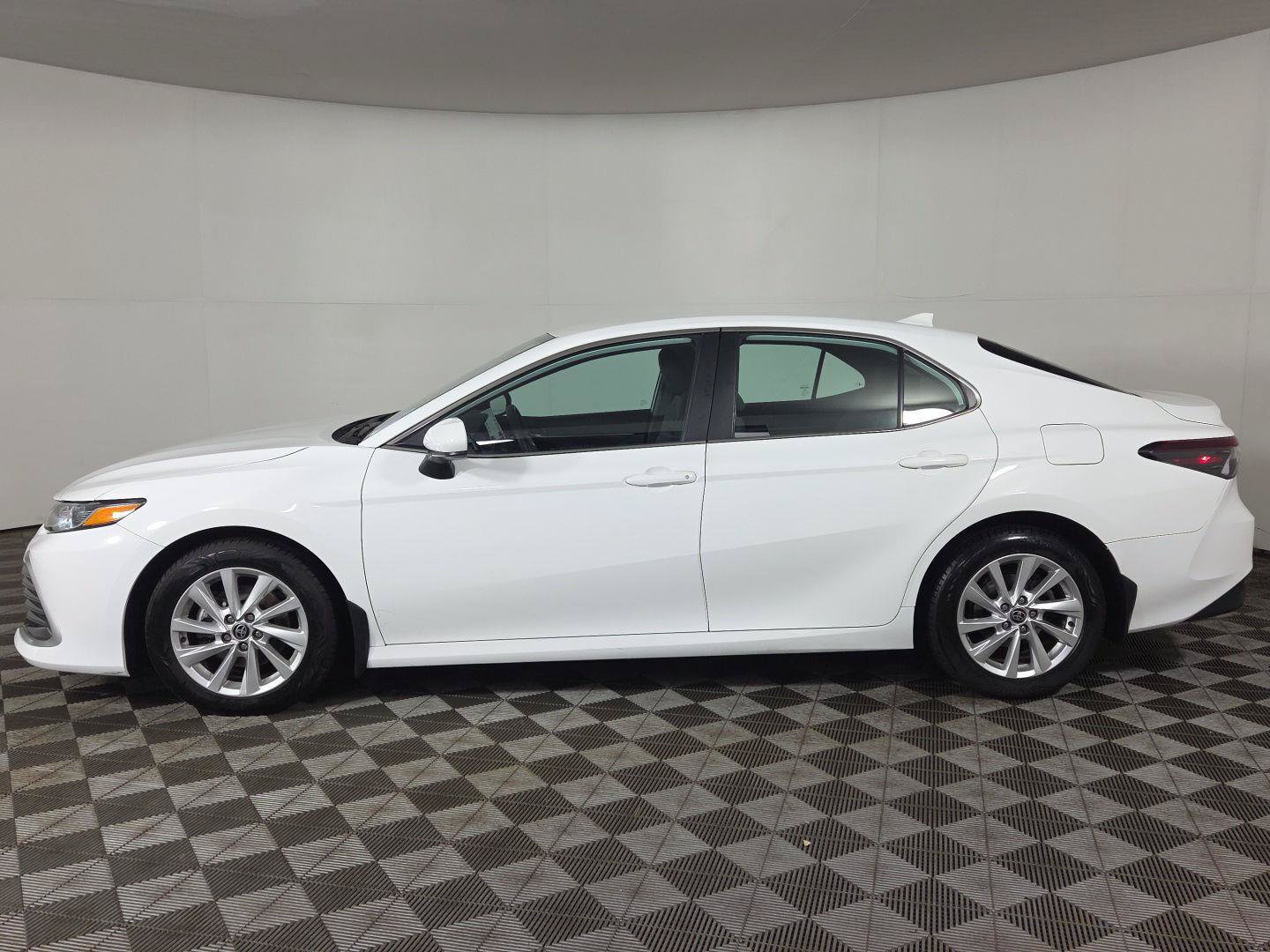 Used 2023 Toyota Camry LE AWD/4WD image 3