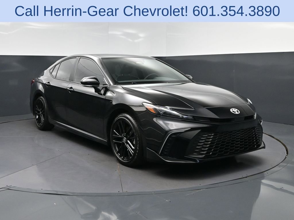 Used 2025 Toyota Camry SE image 9