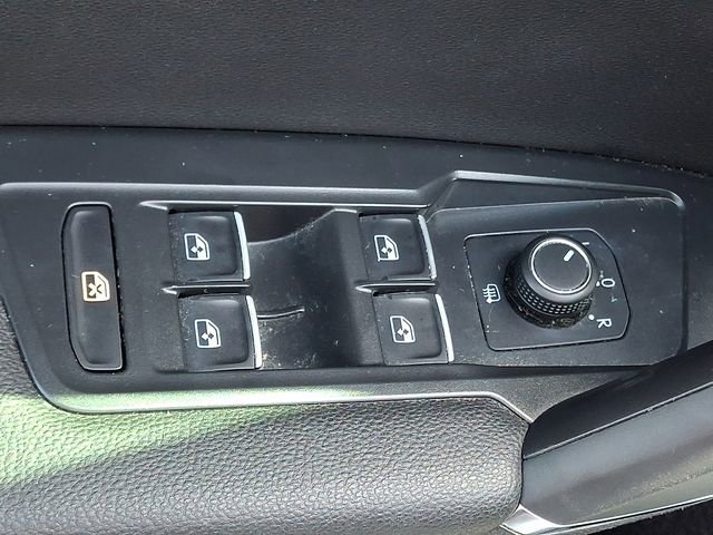 Used 2020 Volkswagen Tiguan SE AWD/4WD image 27