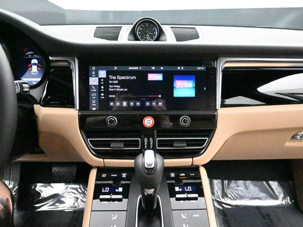 Used 2025 Porsche Macan image 37