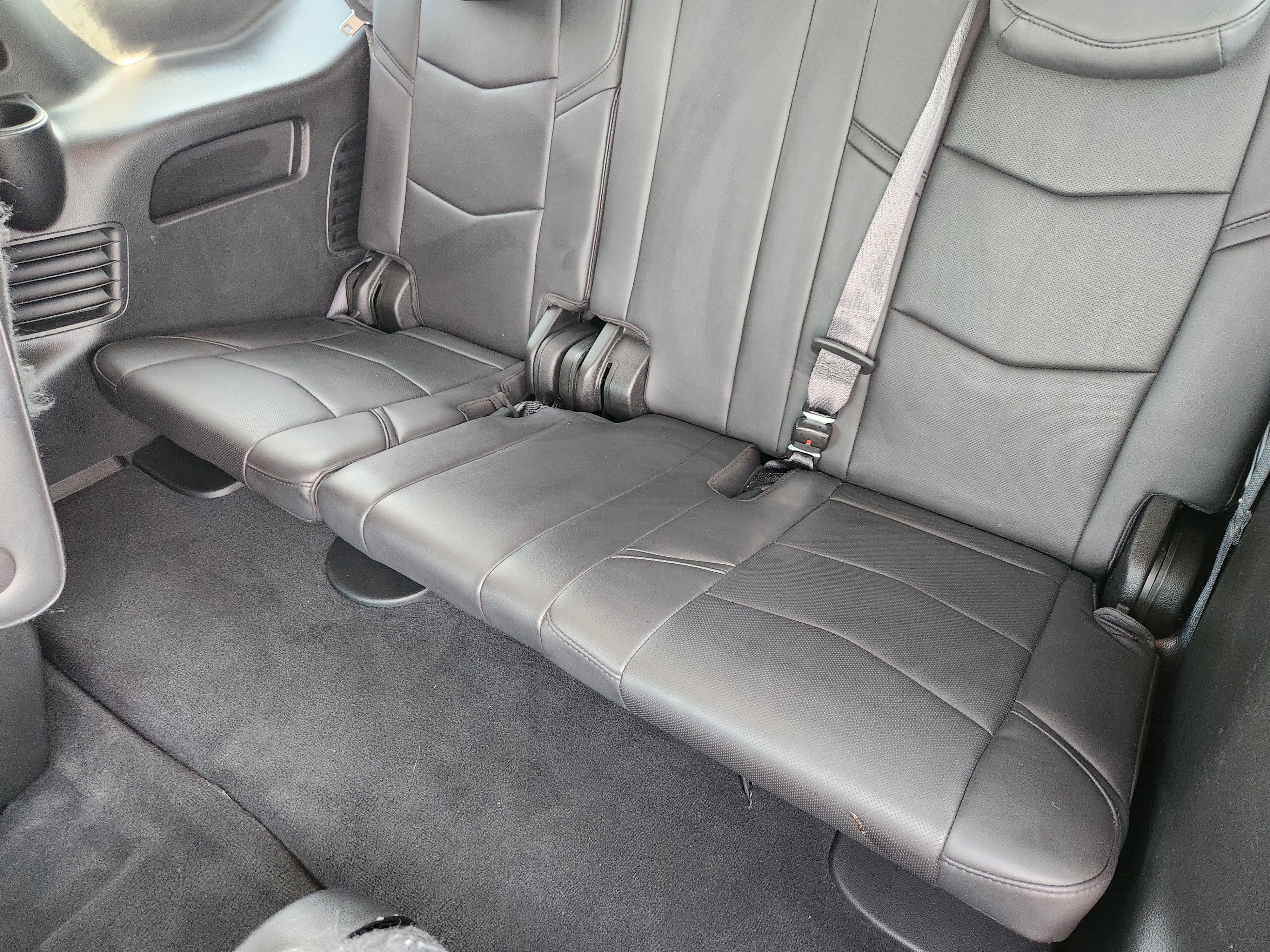 Used 2019 Cadillac Escalade Premium Luxury w/ Escalade Sport Edition RWD image 32