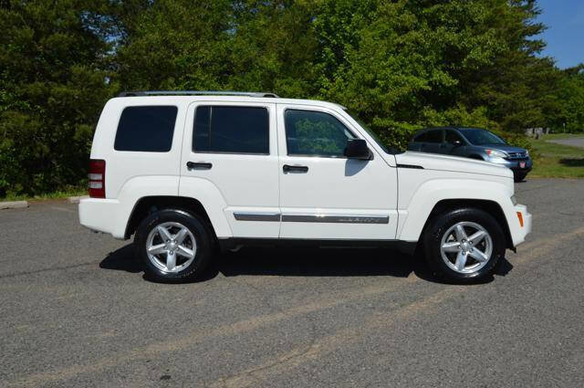 Used 2009 Jeep Liberty Limited w/ Premium Group AWD/4WD image 4