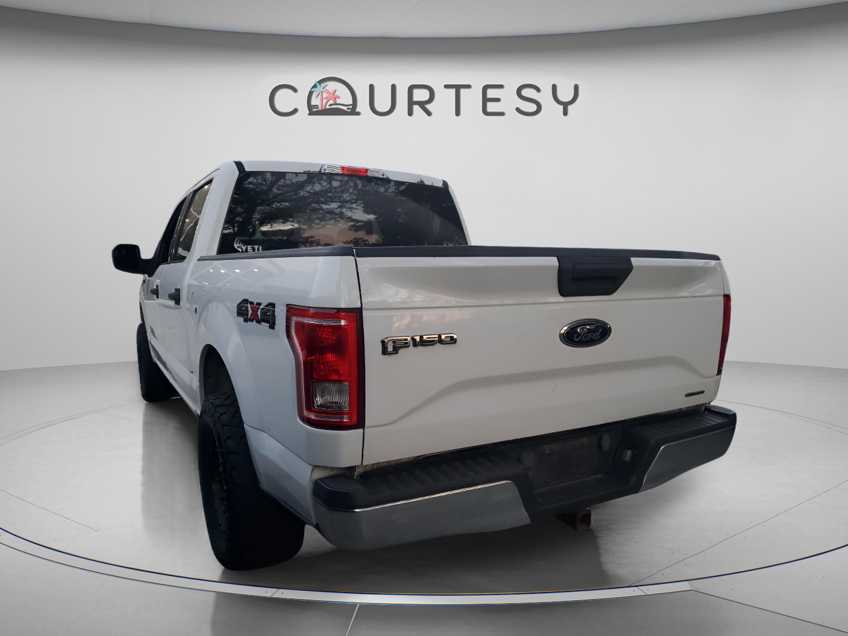 Used 2015 Ford F150 XLT image 2