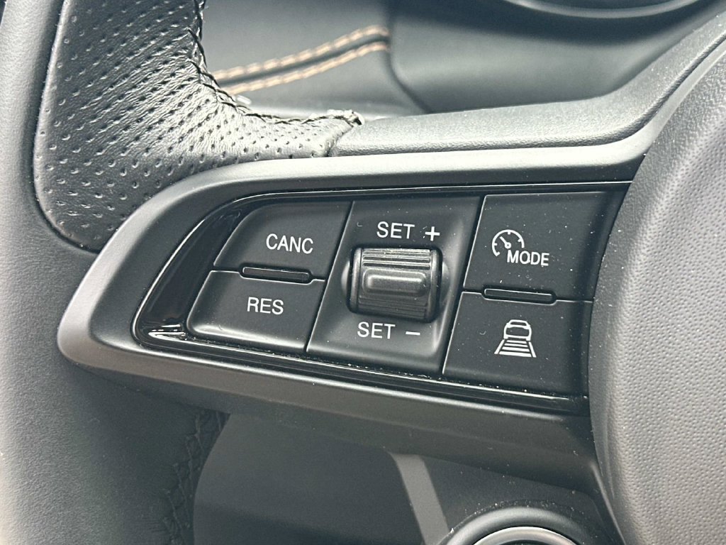 New 2025 Alfa Romeo Tonale w/ Premium Package AWD/4WD image 25