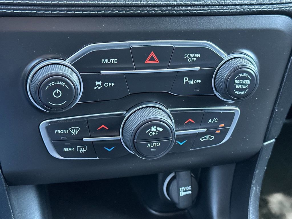 Used 2022 Dodge Charger SXT w/ Plus Group RWD image 18