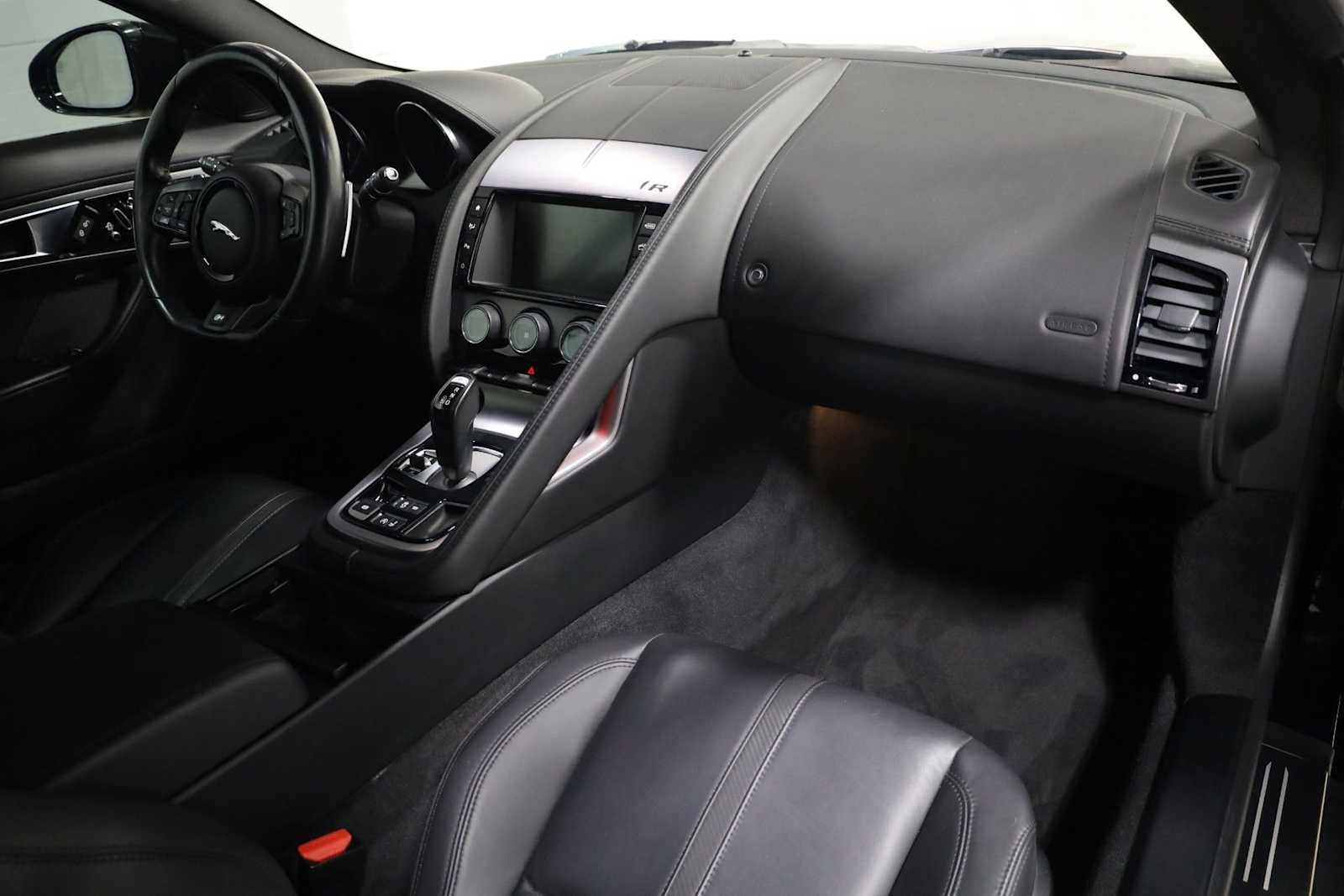 Used 2017 Jaguar F-TYPE R image 6