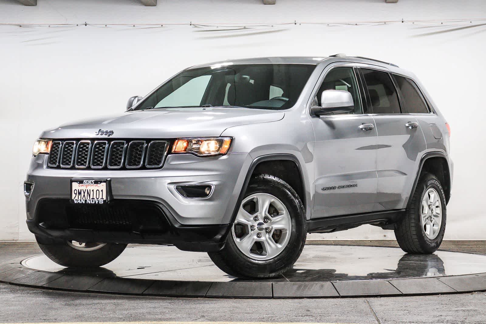Used 2017 Jeep Grand Cherokee Laredo w/ Quick Order Package 23E AWD/4WD image 1