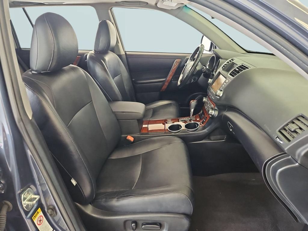 Used 2012 Toyota Highlander Limited w/ Tow Pkg AWD/4WD image 28