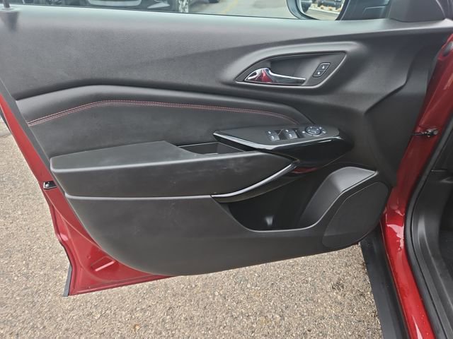 Used 2025 Chevrolet Trax RS w/ Driver Confidence Package image 11