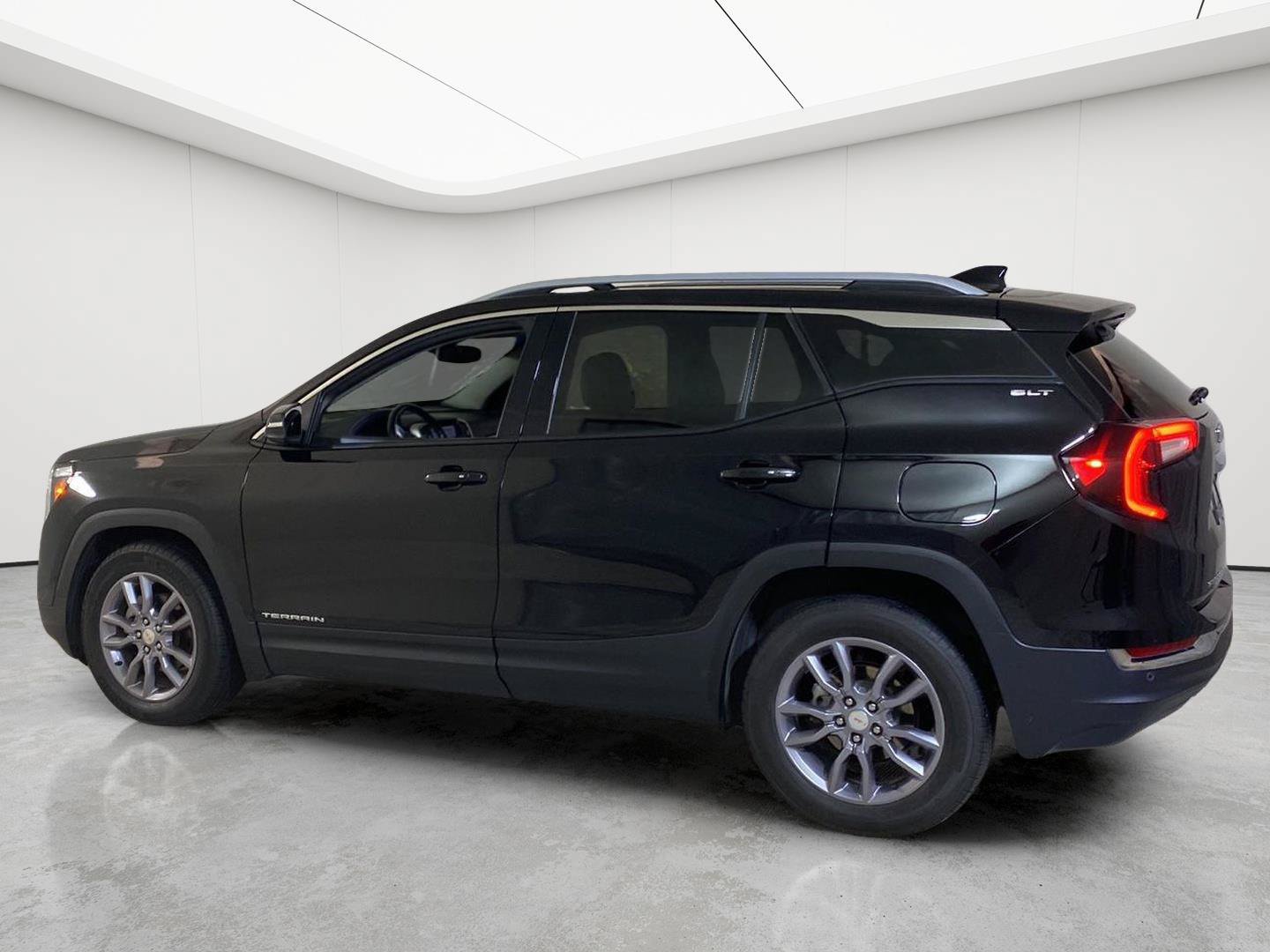 Certified 2023 GMC Terrain SLT w/ LPO, Floor Liner Package FWD image 10