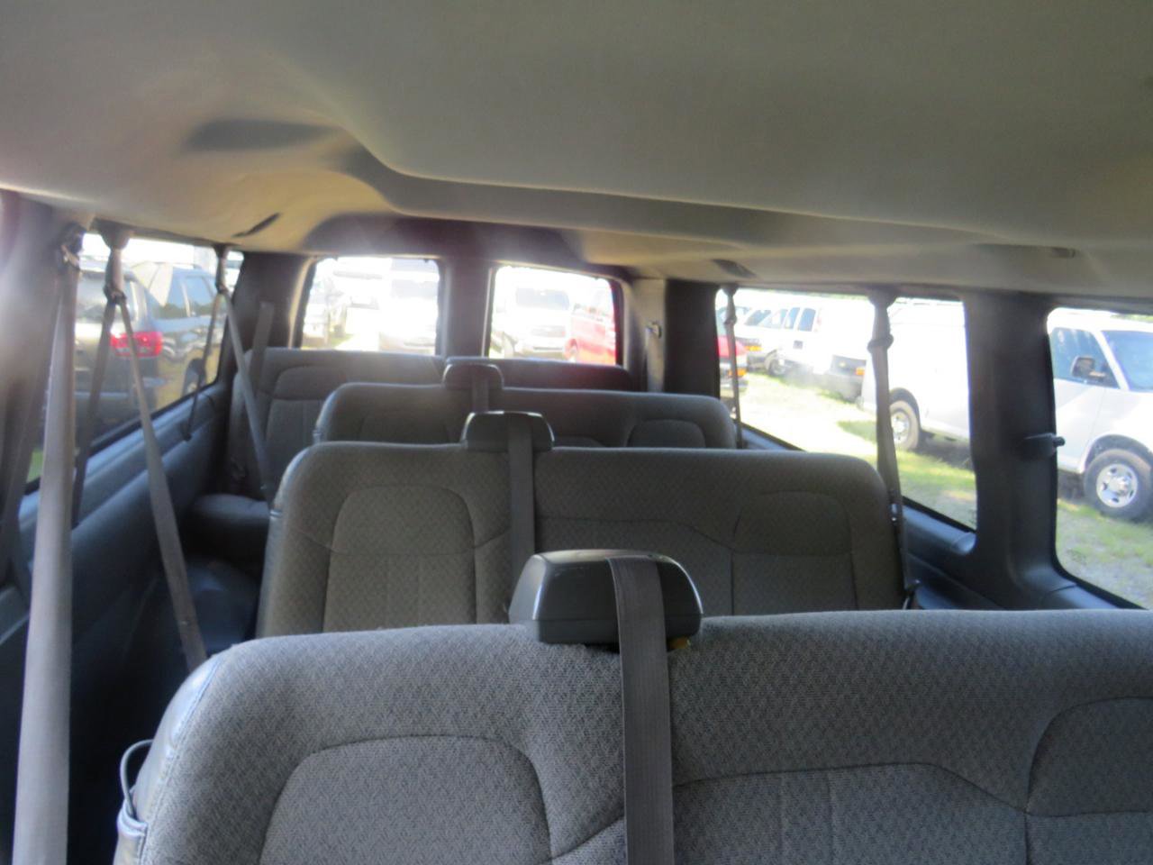 Used 2011 Chevrolet Express 3500 LS image 25