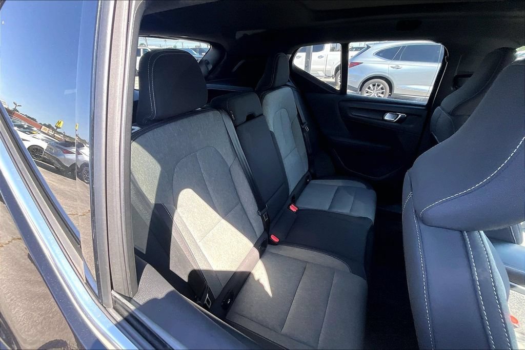Used 2025 Volvo XC40 B5 Core AWD/4WD image 36