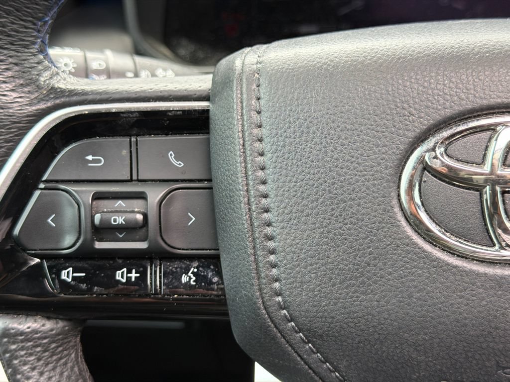 Used 2023 Toyota Sequoia Platinum AWD/4WD image 29
