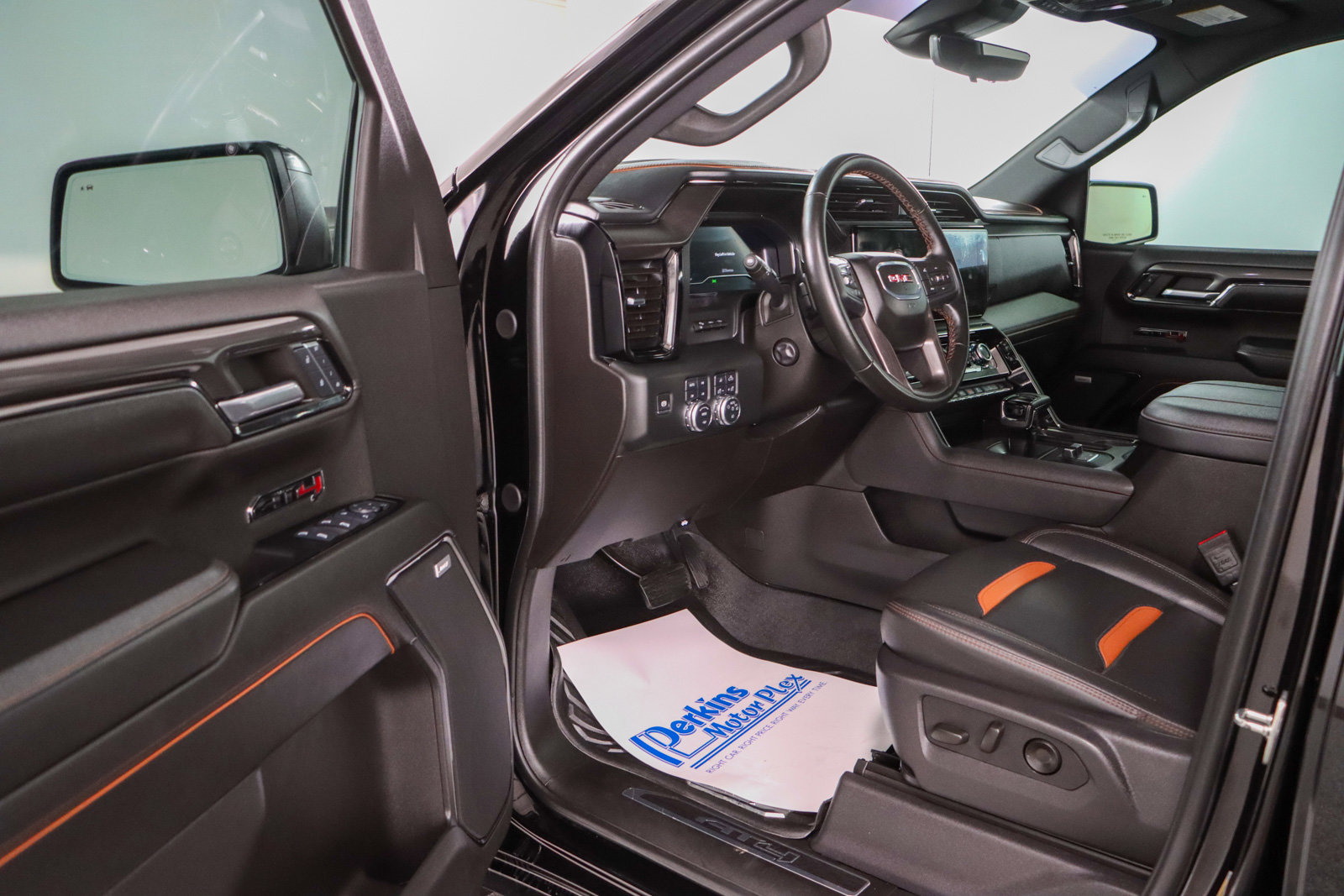 Used 2024 GMC Sierra 1500 AT4 w/ Technology Package image 3