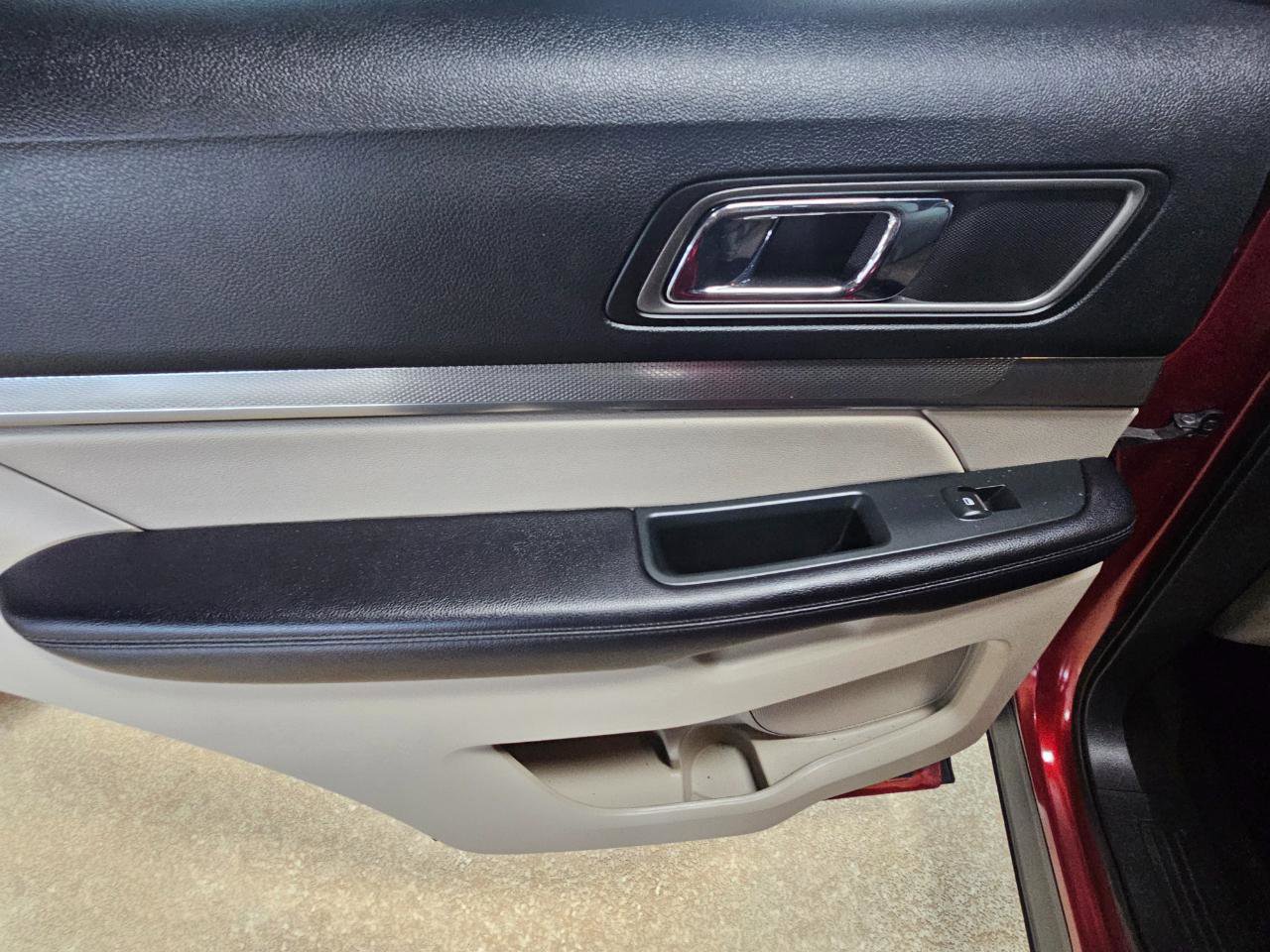 Used 2018 Ford Explorer XLT w/ Equipment Group 202A image 21