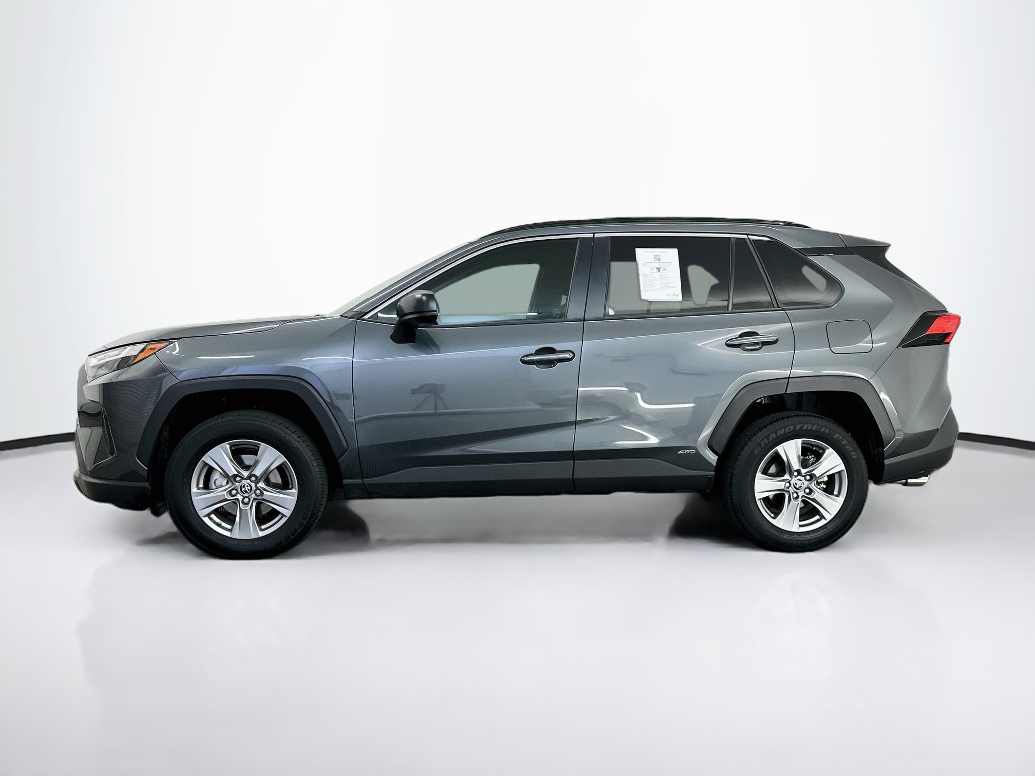 Used 2025 Toyota RAV4 LE AWD/4WD image 4